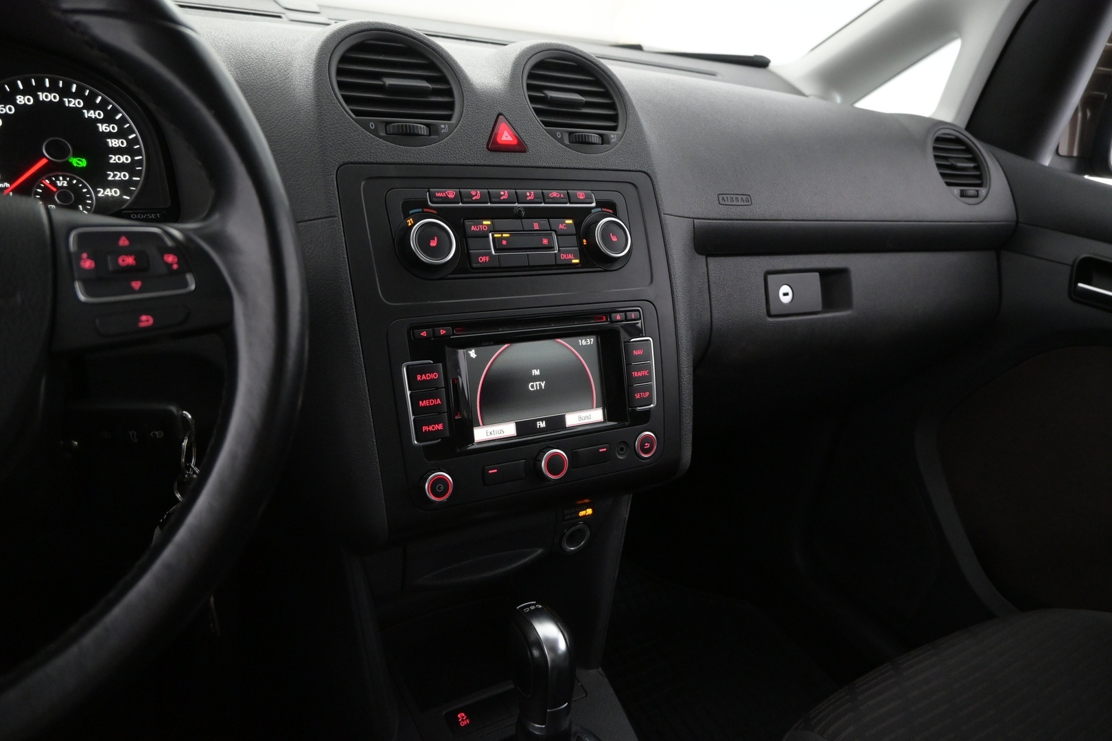 VOLKSWAGEN Caddy Maxi 2012