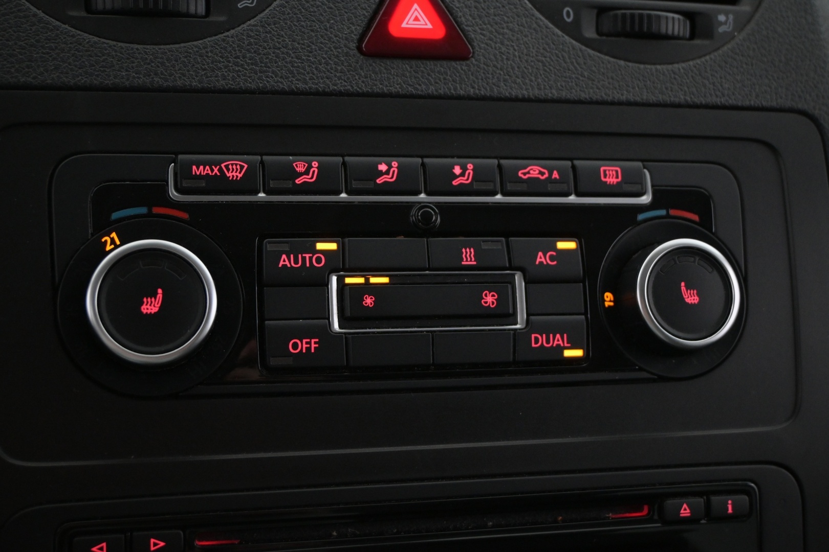 VOLKSWAGEN Caddy Maxi 2012