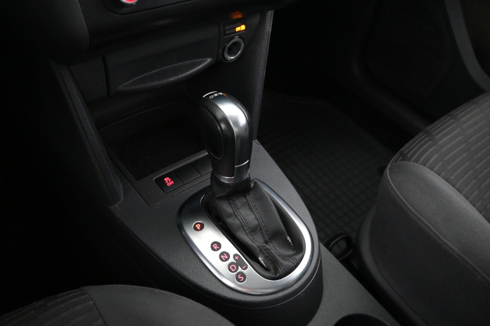 VOLKSWAGEN Caddy Maxi 2012