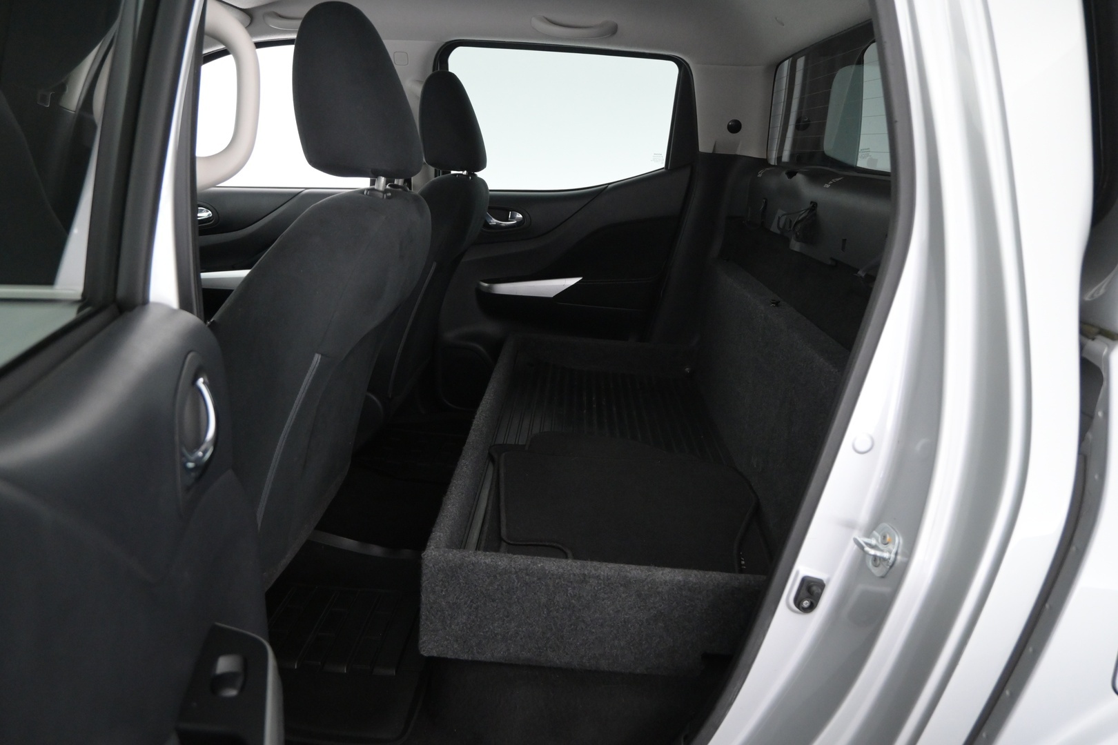 NISSAN Navara 2016