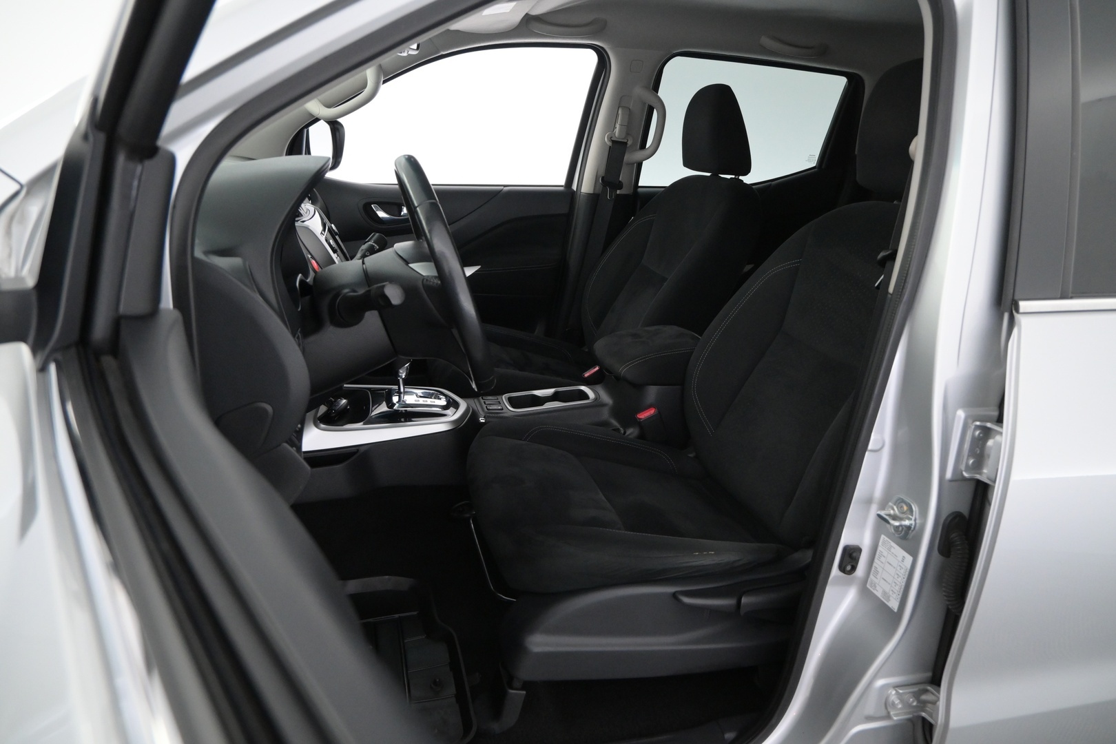 NISSAN Navara 2016