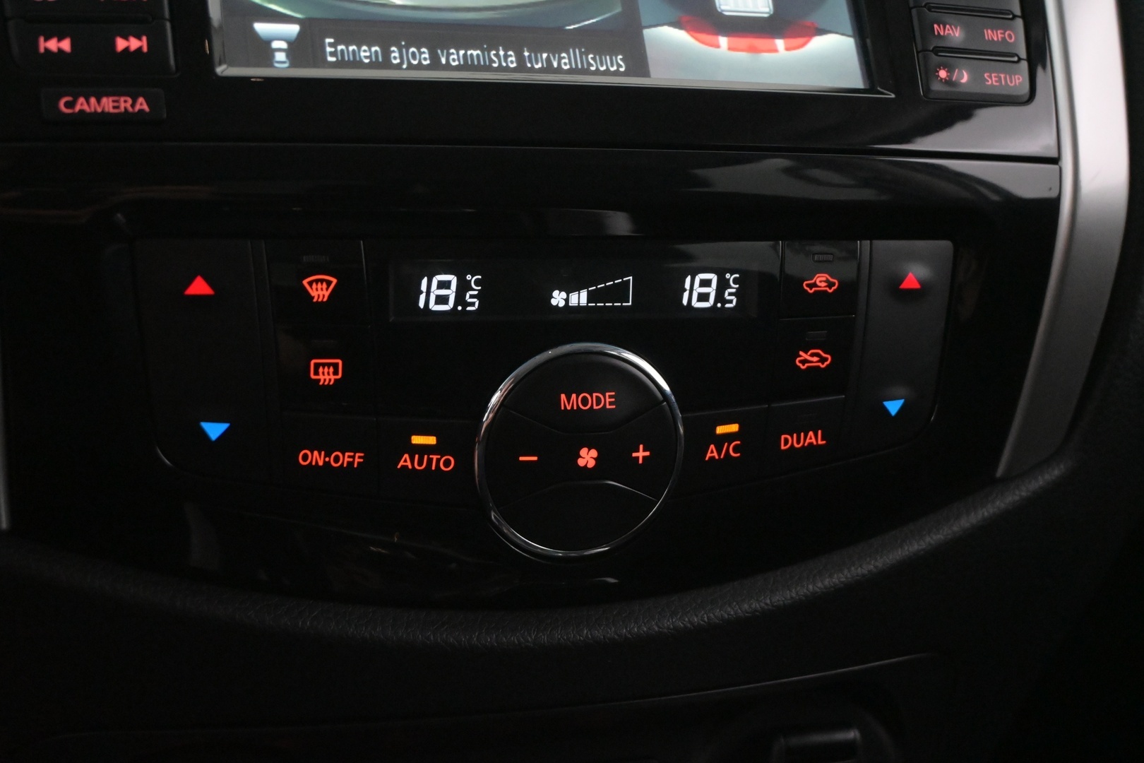 NISSAN Navara 2016