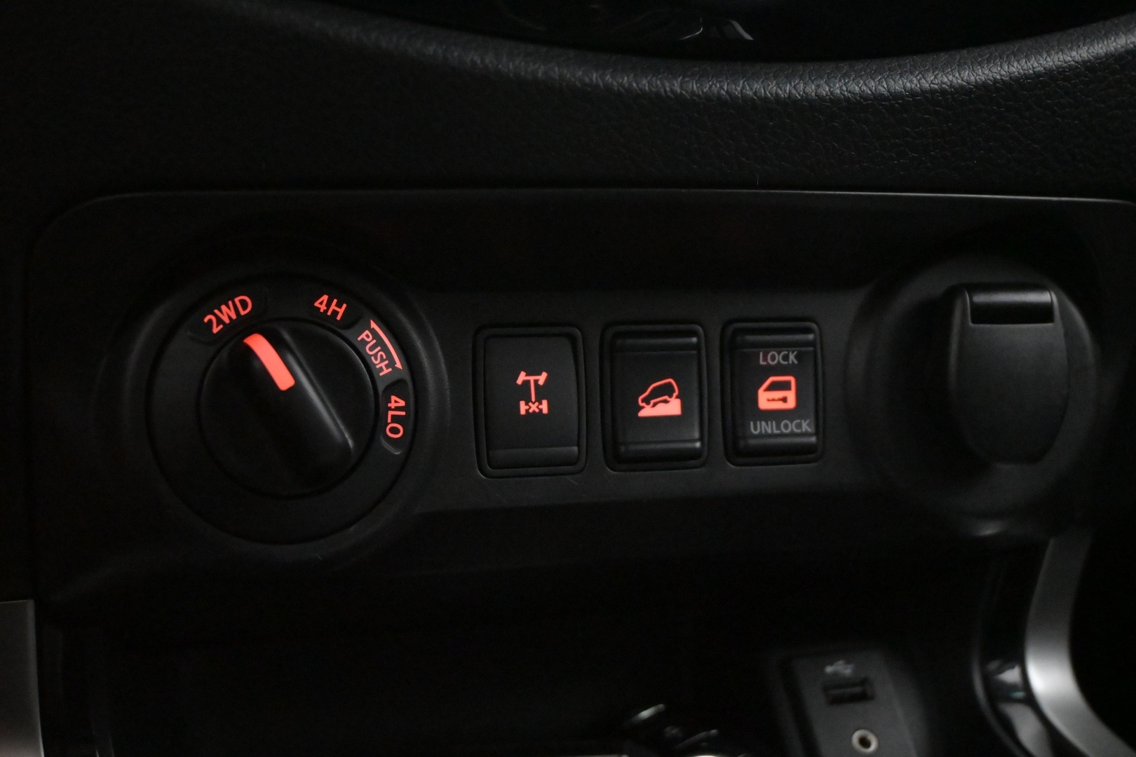 NISSAN Navara 2016
