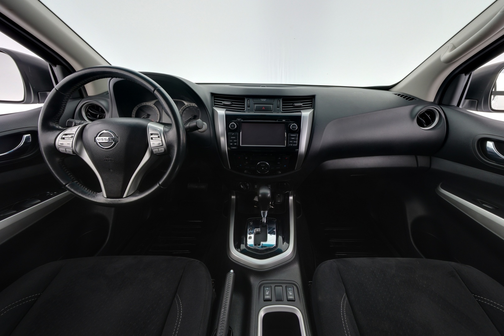 NISSAN Navara 2016