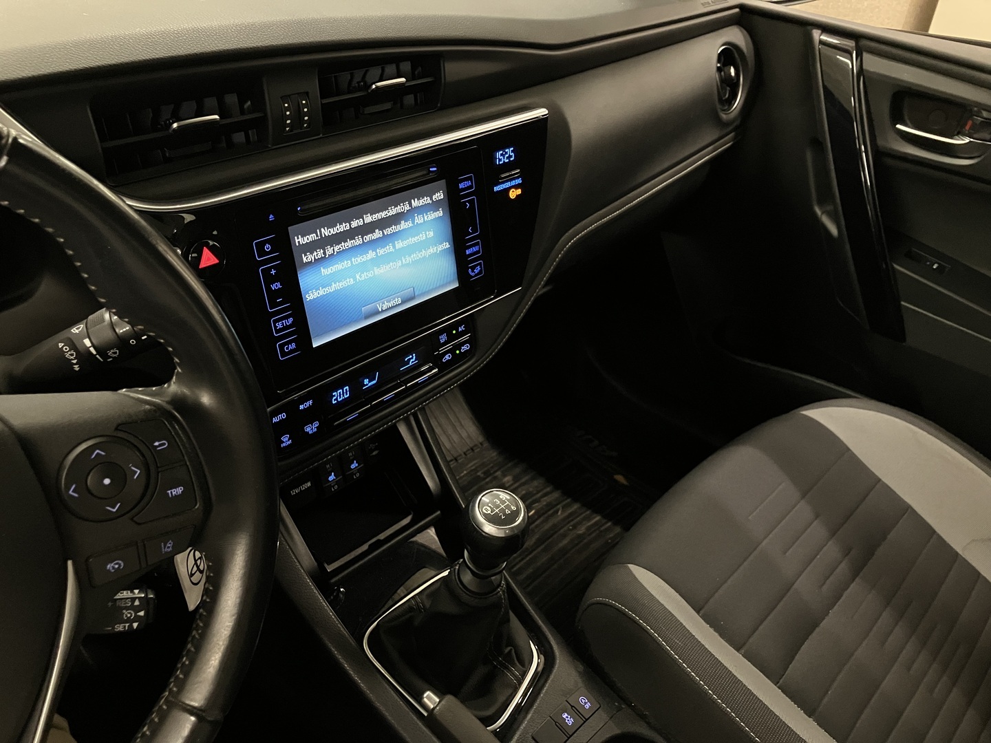 TOYOTA Auris 2017