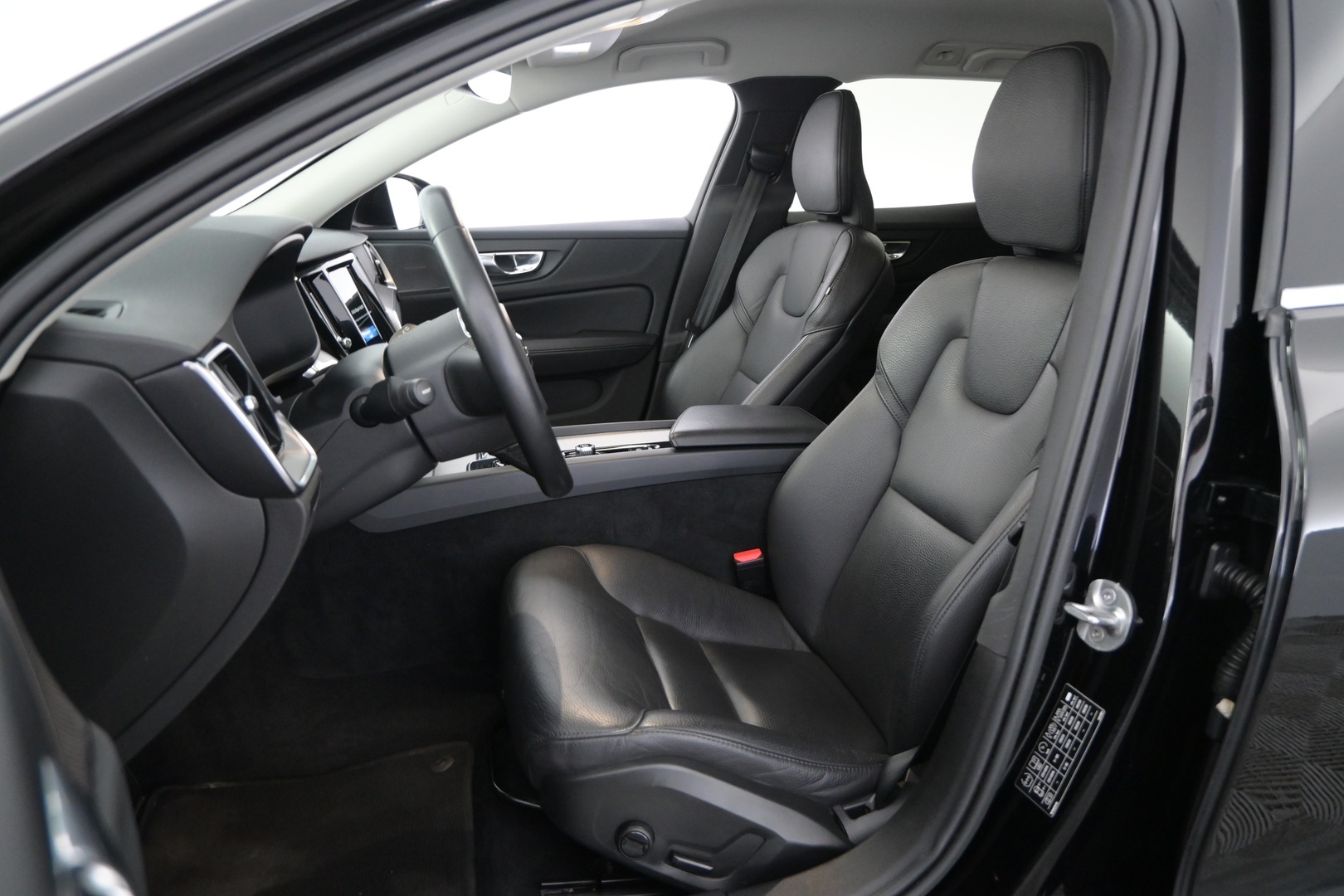 VOLVO V60 2023