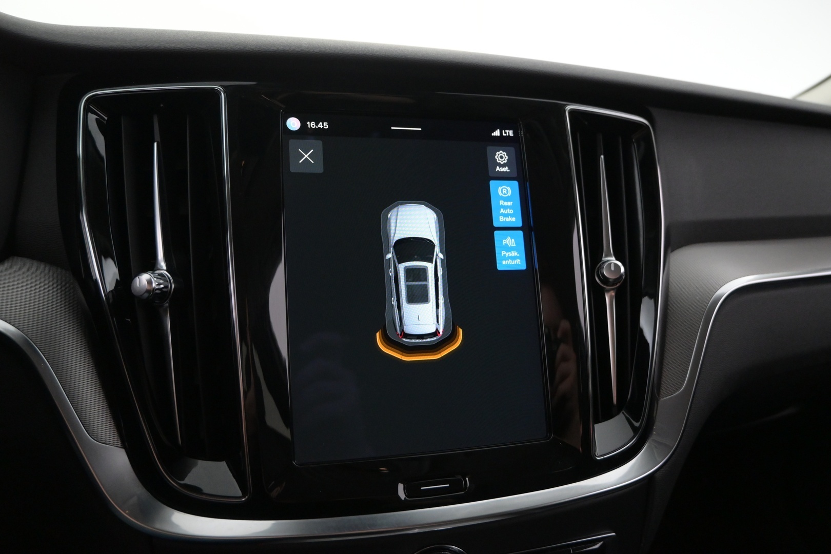 VOLVO V60 2023