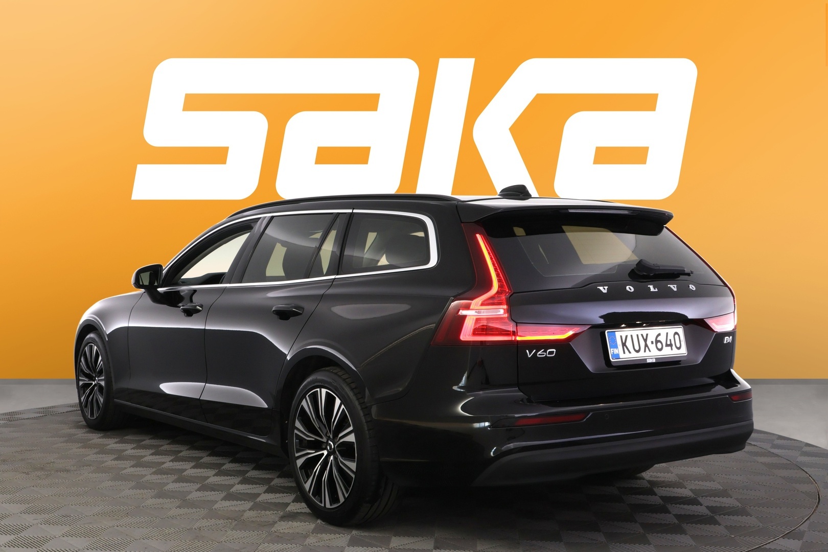 VOLVO V60 2023