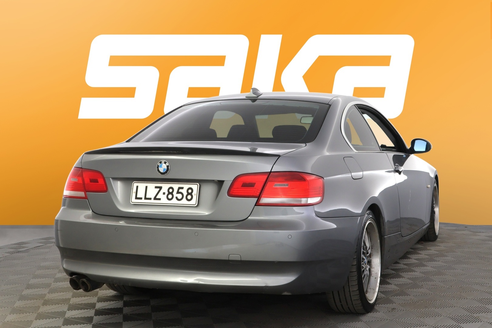 BMW 330 2008