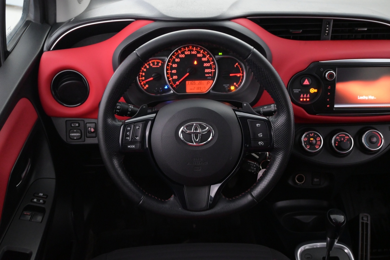 TOYOTA Yaris 2015