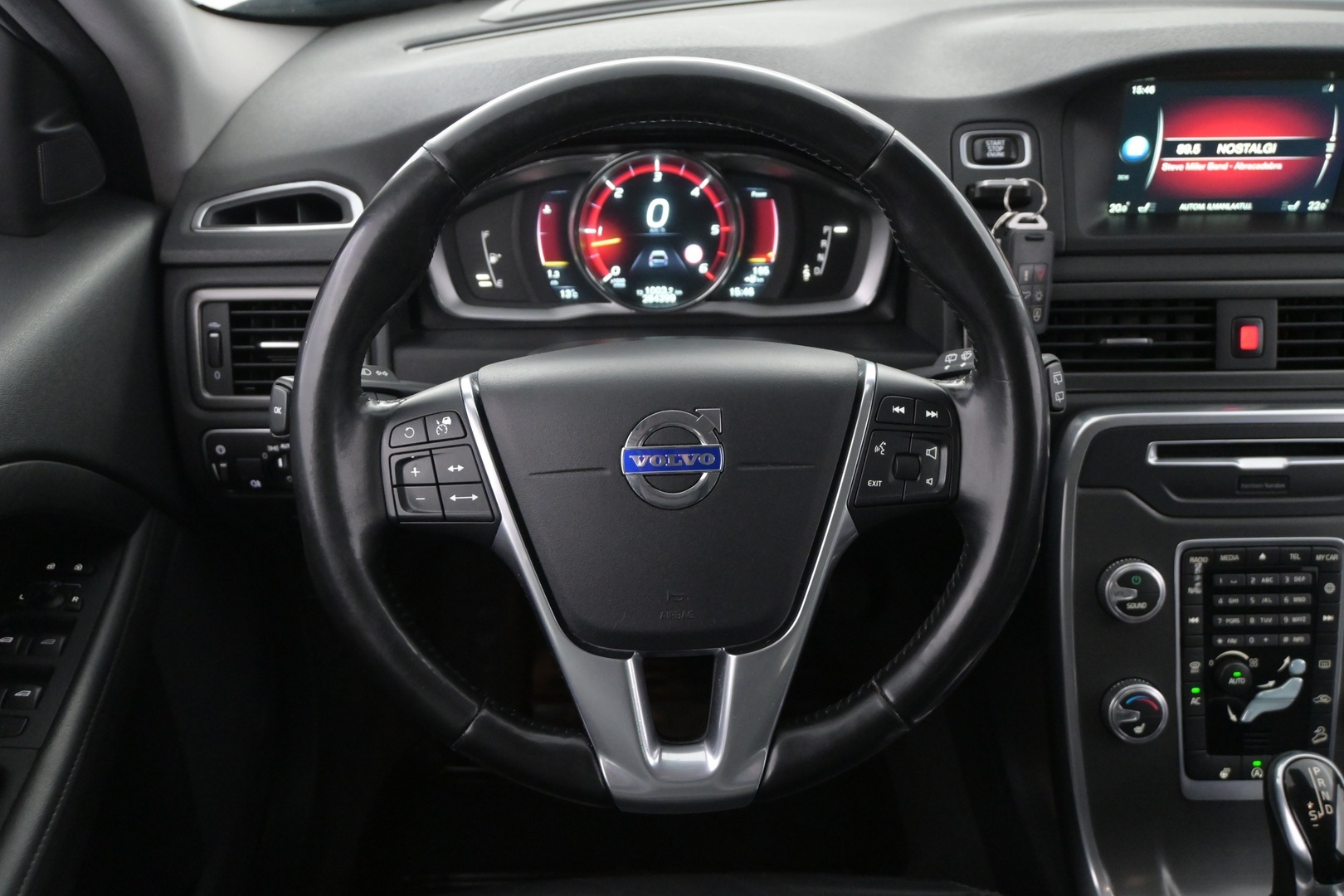 VOLVO XC70 2016