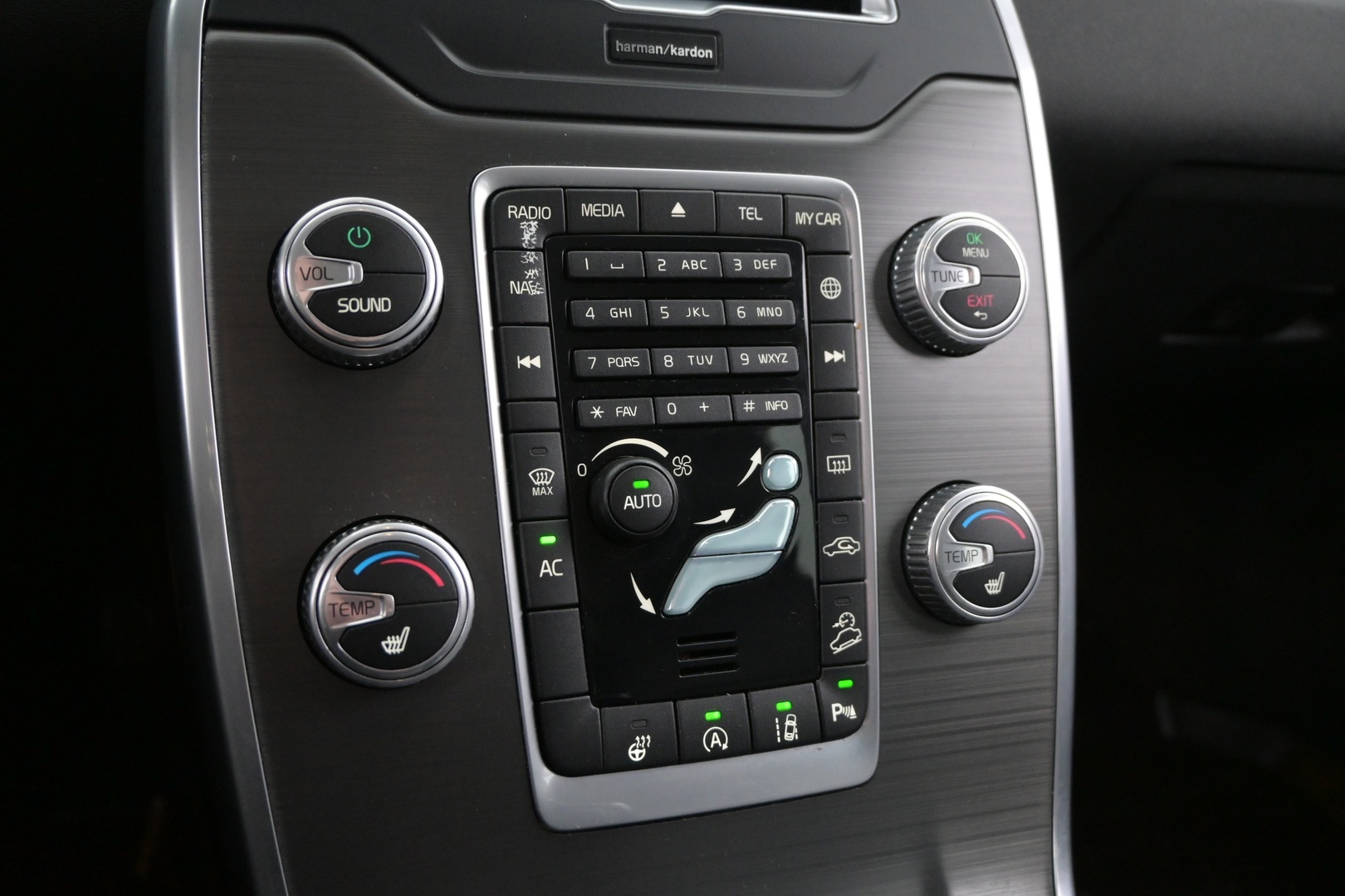 VOLVO XC70 2016