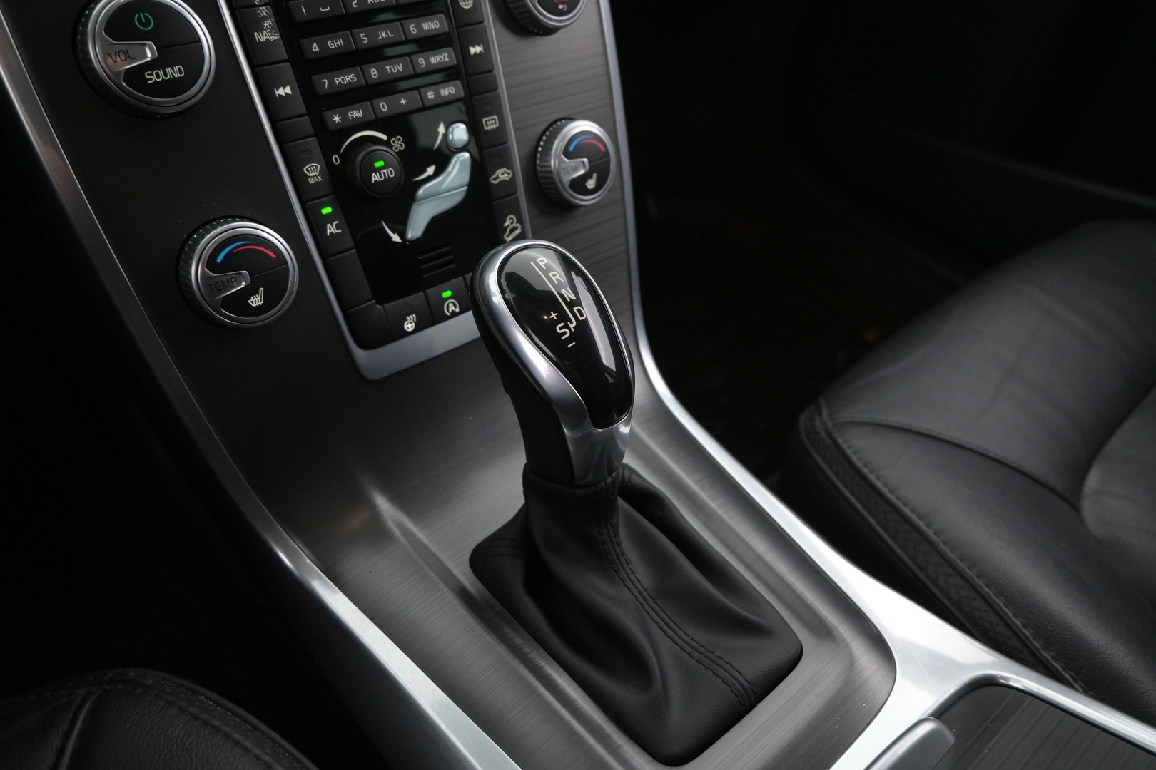VOLVO XC70 2016