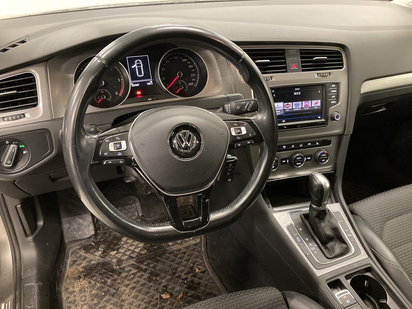 VOLKSWAGEN Golf 2017