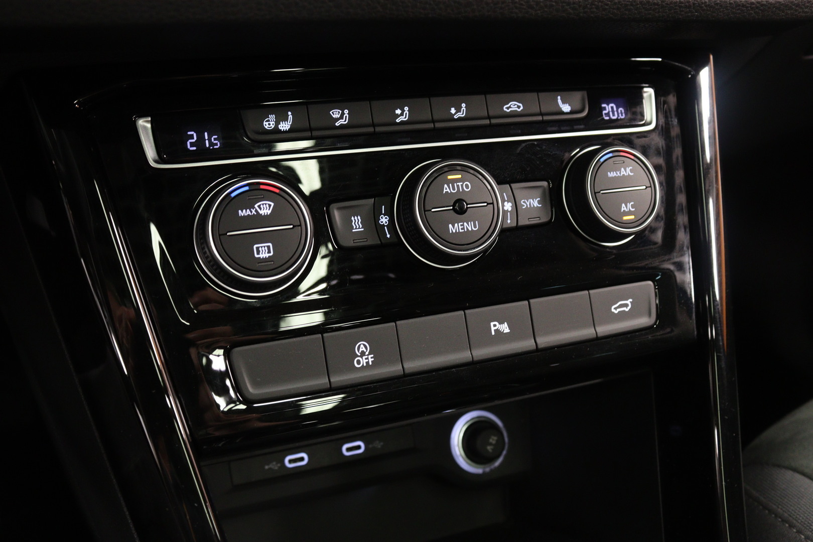 VOLKSWAGEN Touran 2021