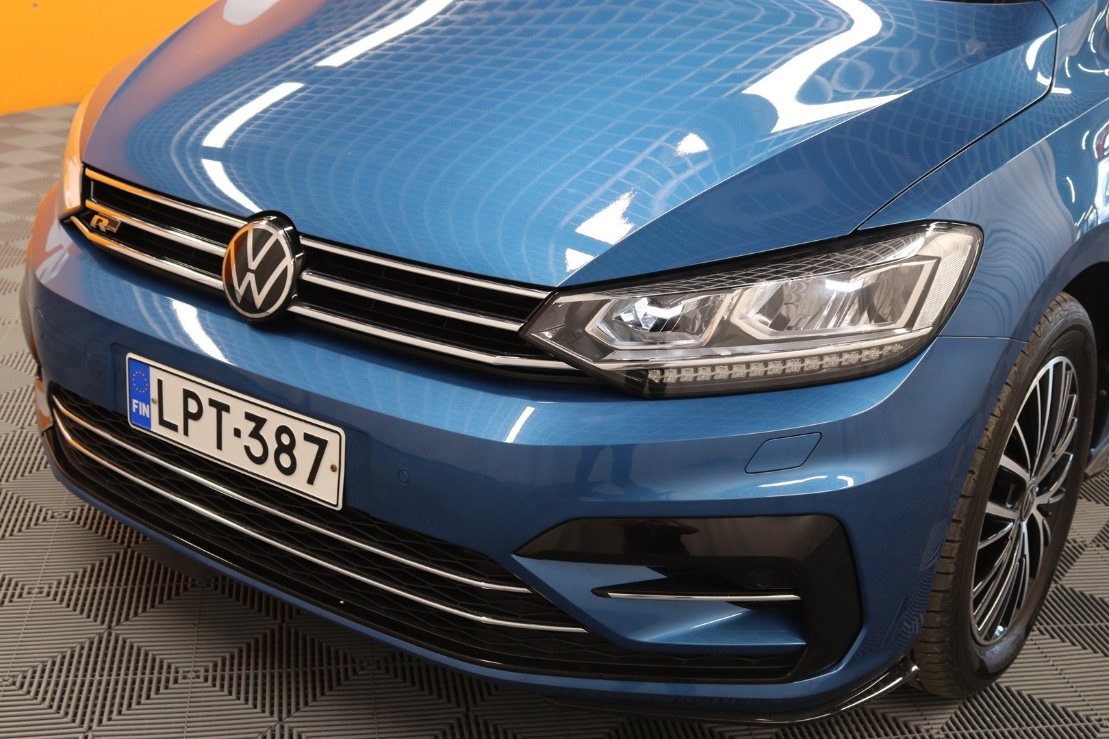 VOLKSWAGEN Touran 2021