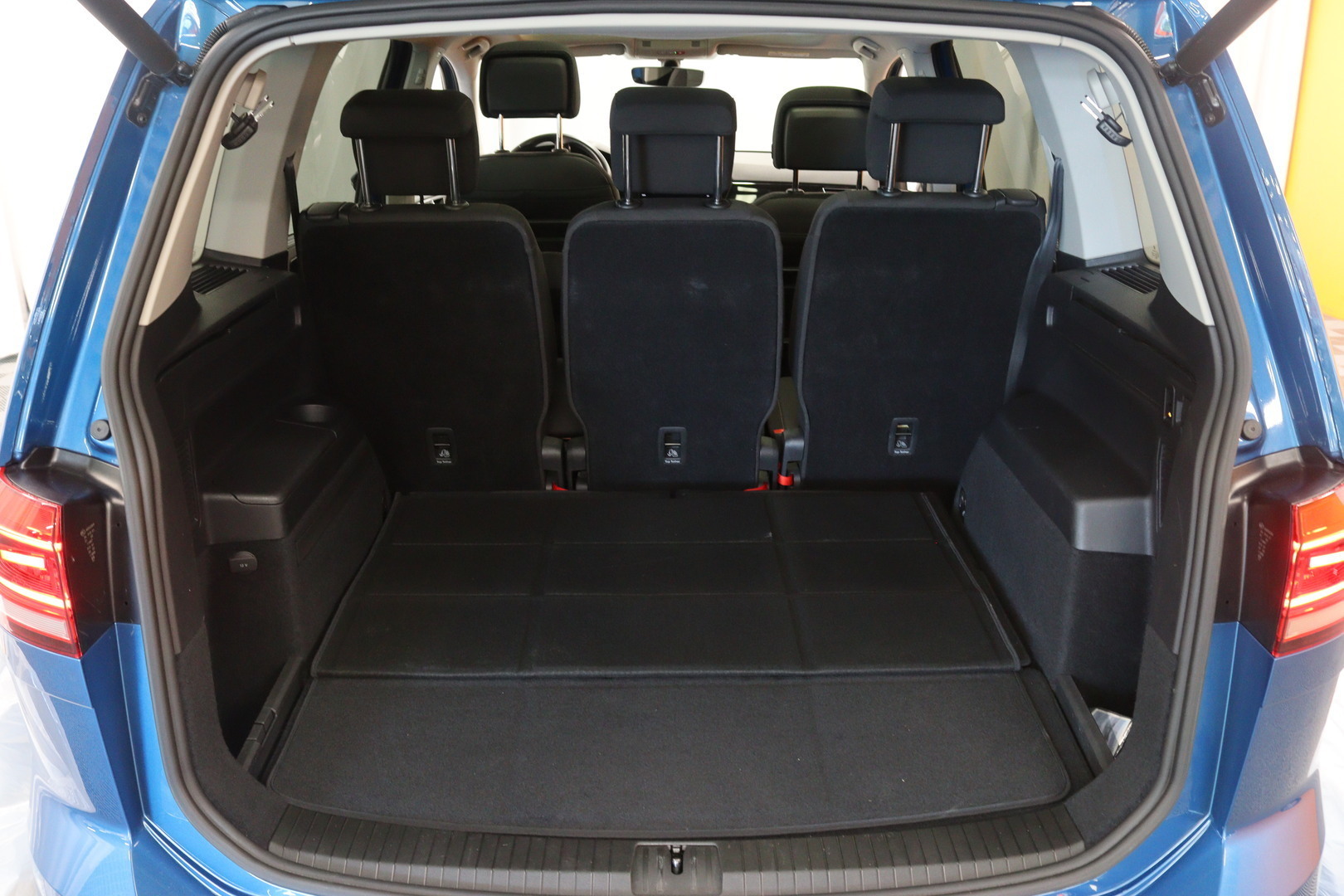 VOLKSWAGEN Touran 2021