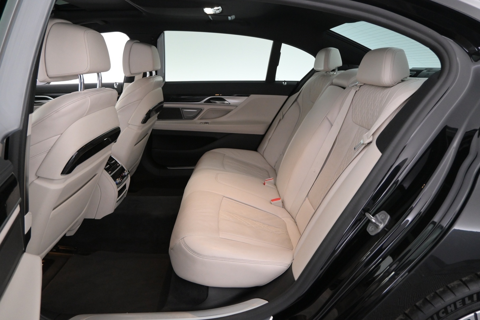 BMW 745 2021