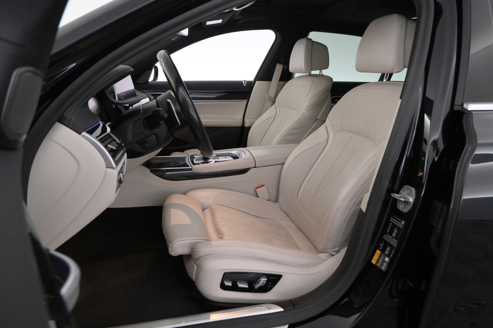 BMW 745 2021