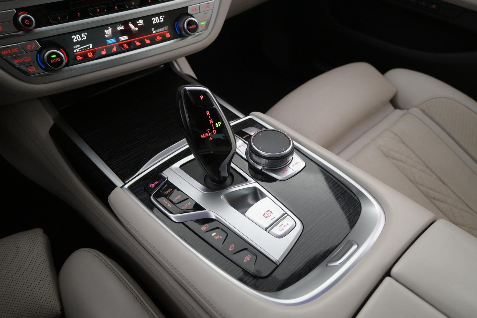 BMW 745 2021