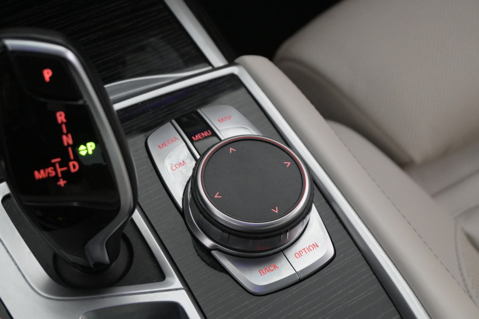 BMW 745 2021