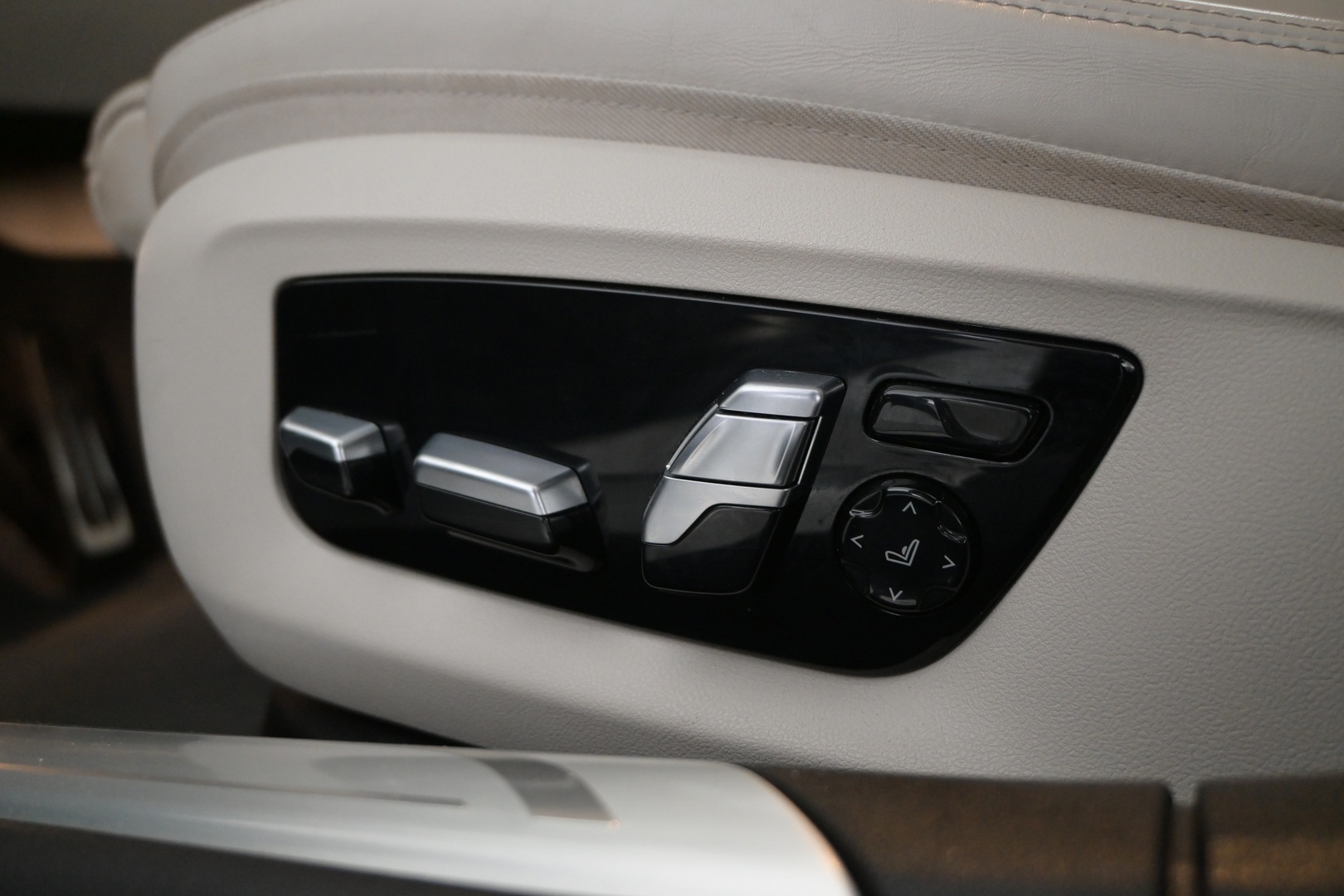 BMW 745 2021