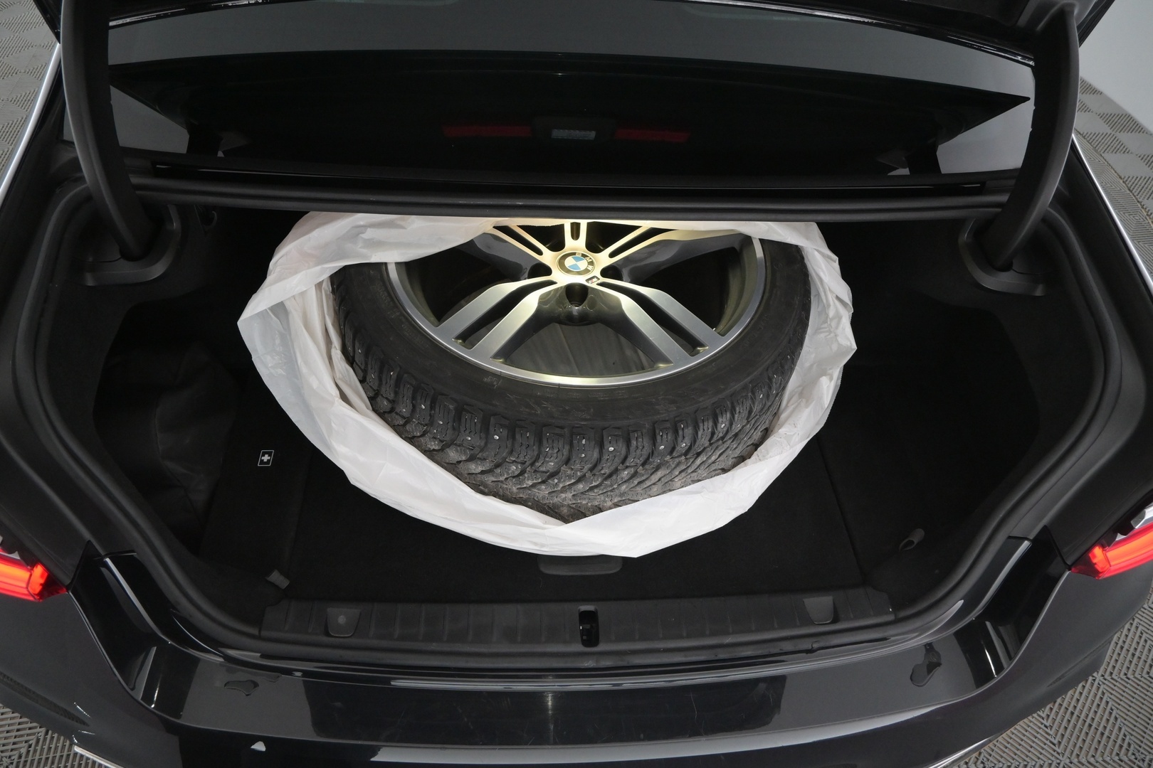 BMW 745 2021