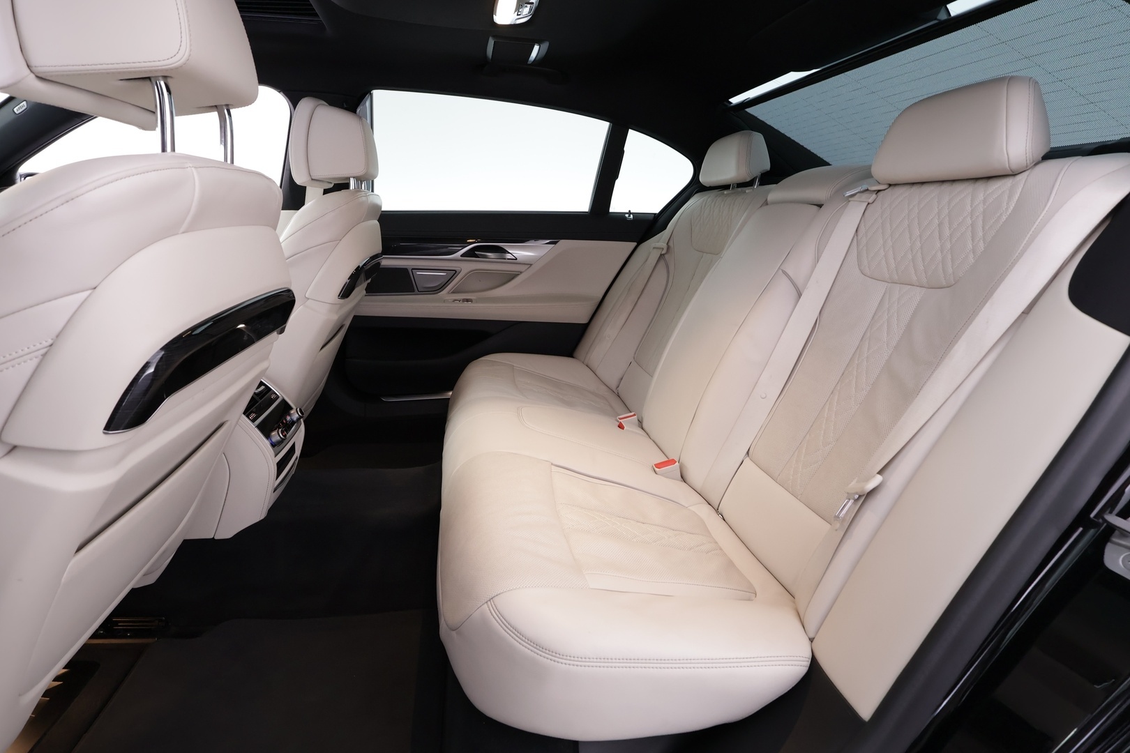 BMW 745 2021