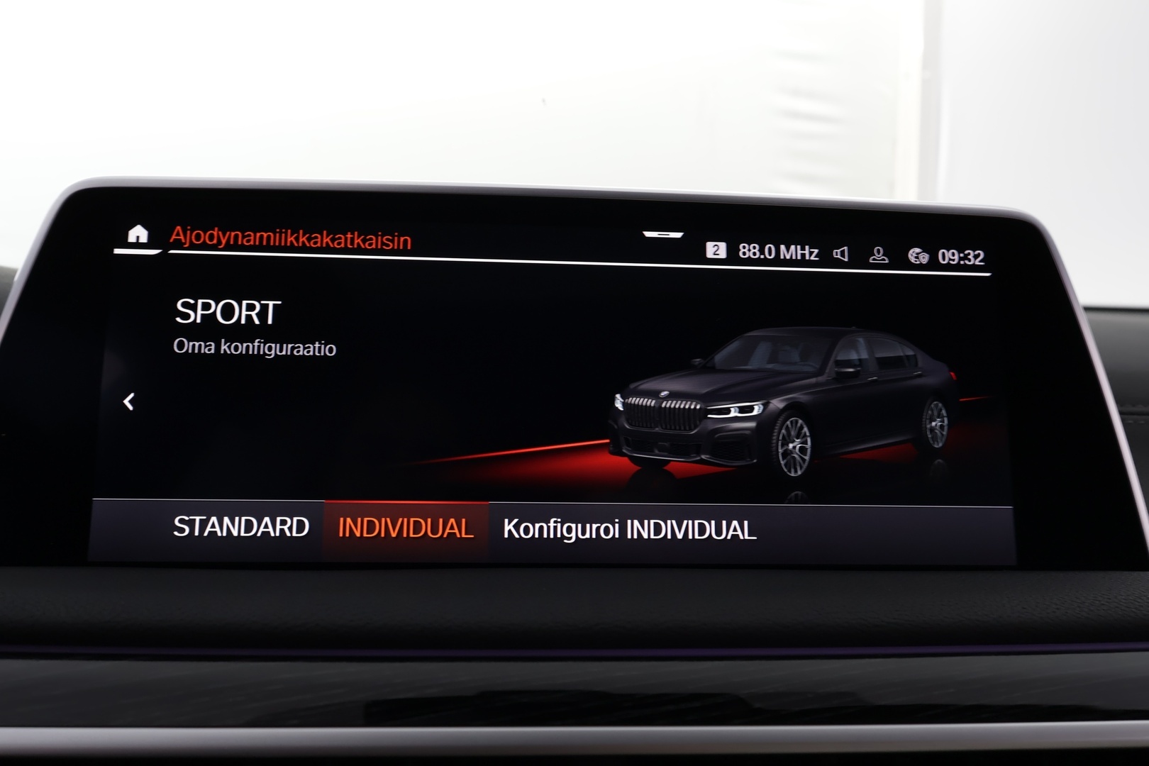 BMW 745 2021