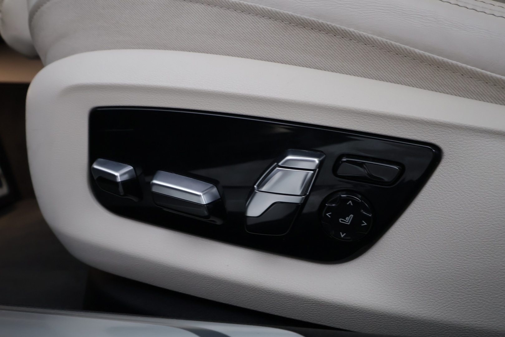 BMW 745 2021