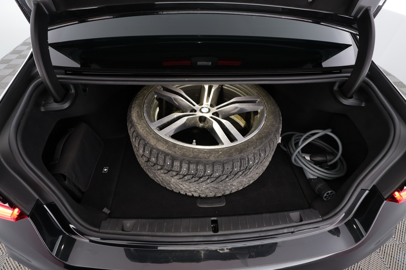 BMW 745 2021