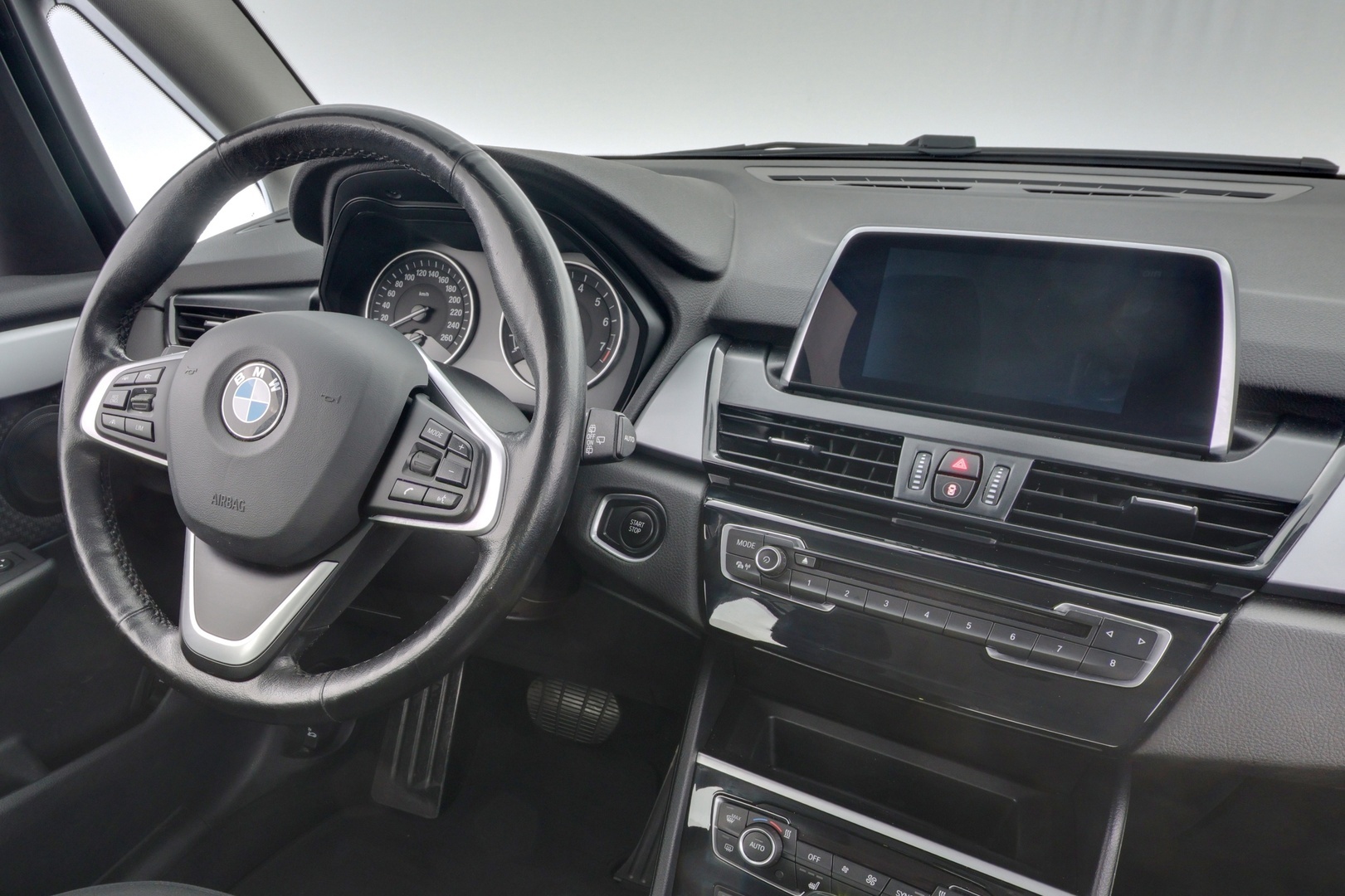 BMW 225 2017