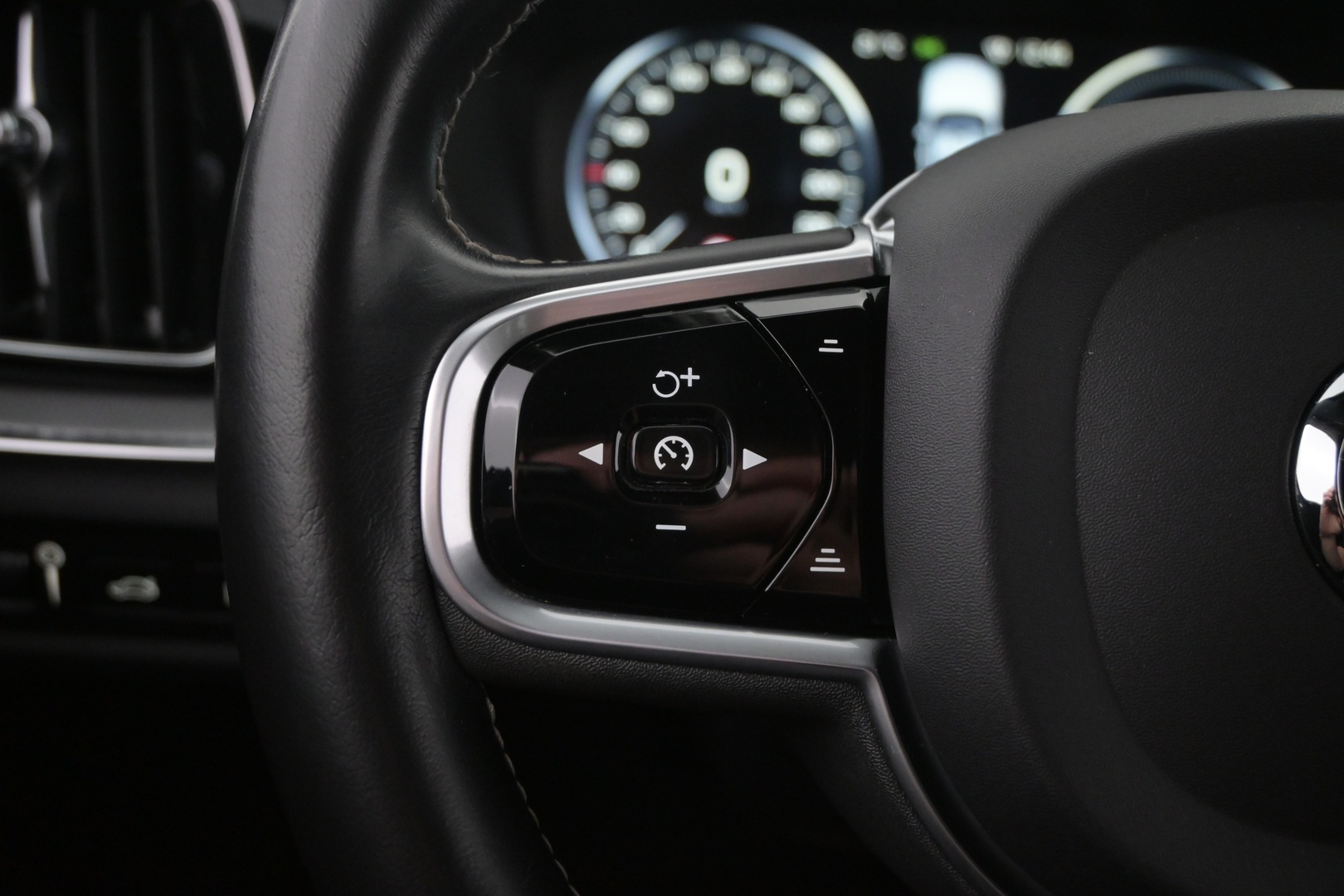 VOLVO V60 2021