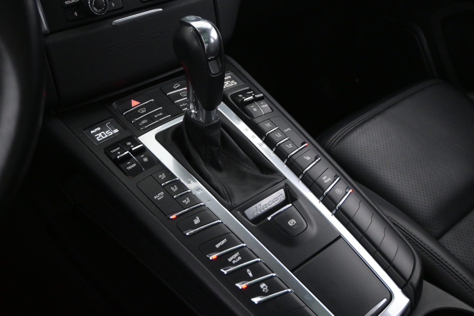 PORSCHE Macan 2015