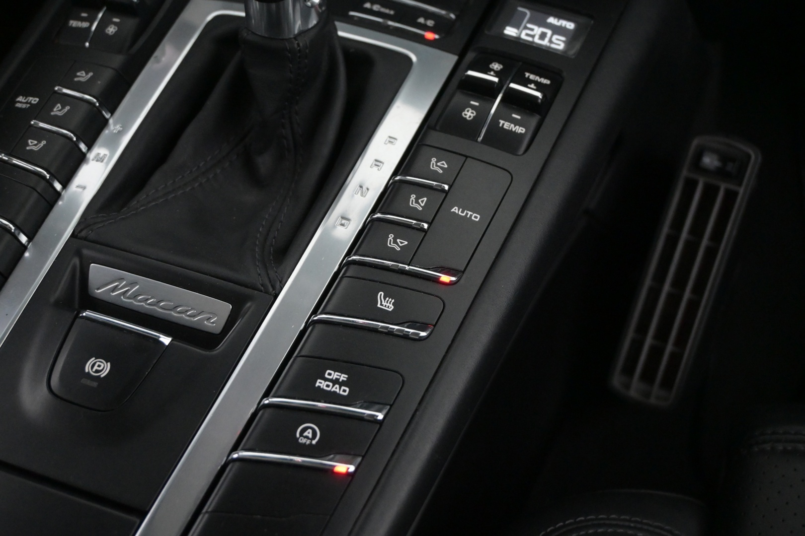 PORSCHE Macan 2015