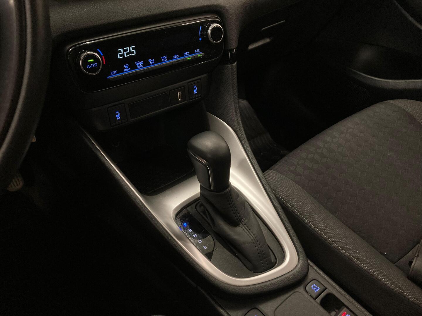 TOYOTA Yaris 2021