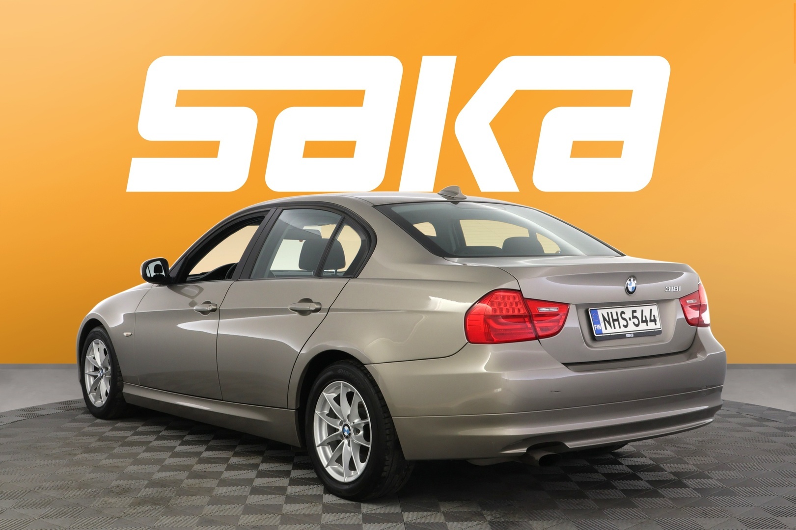 BMW 318 2010