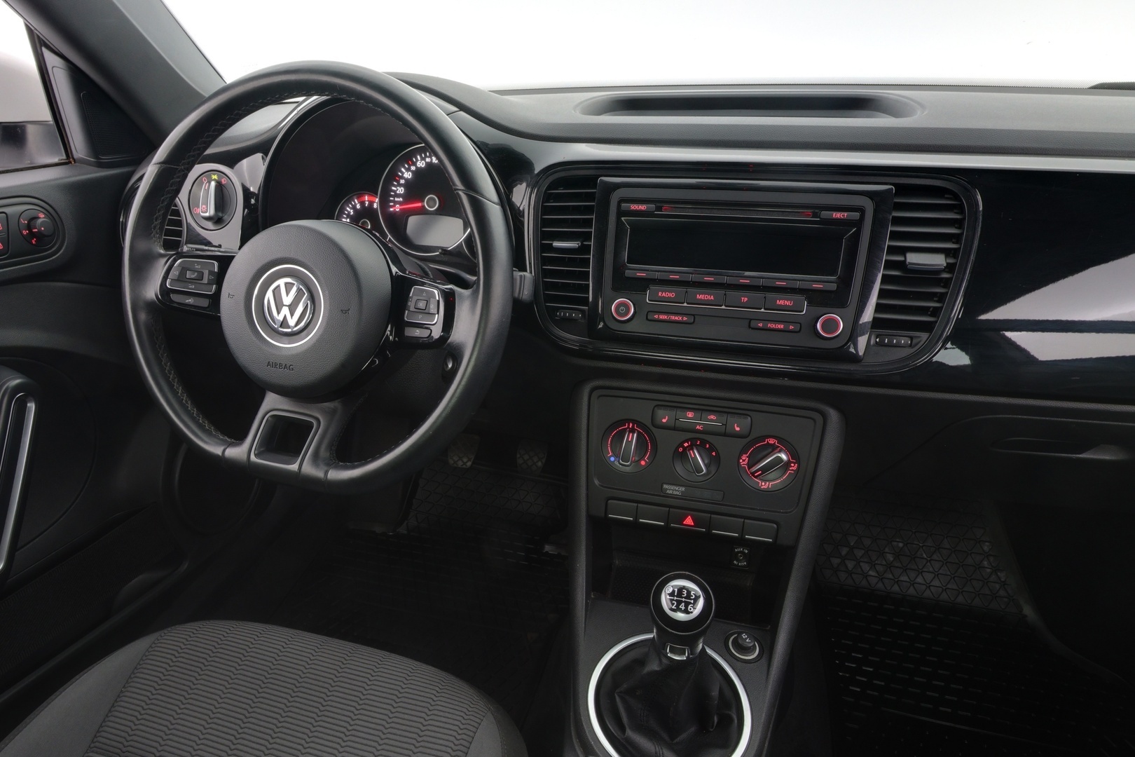 VOLKSWAGEN Beetle 2012