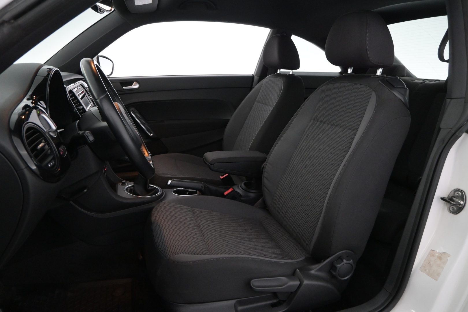 VOLKSWAGEN Beetle 2012