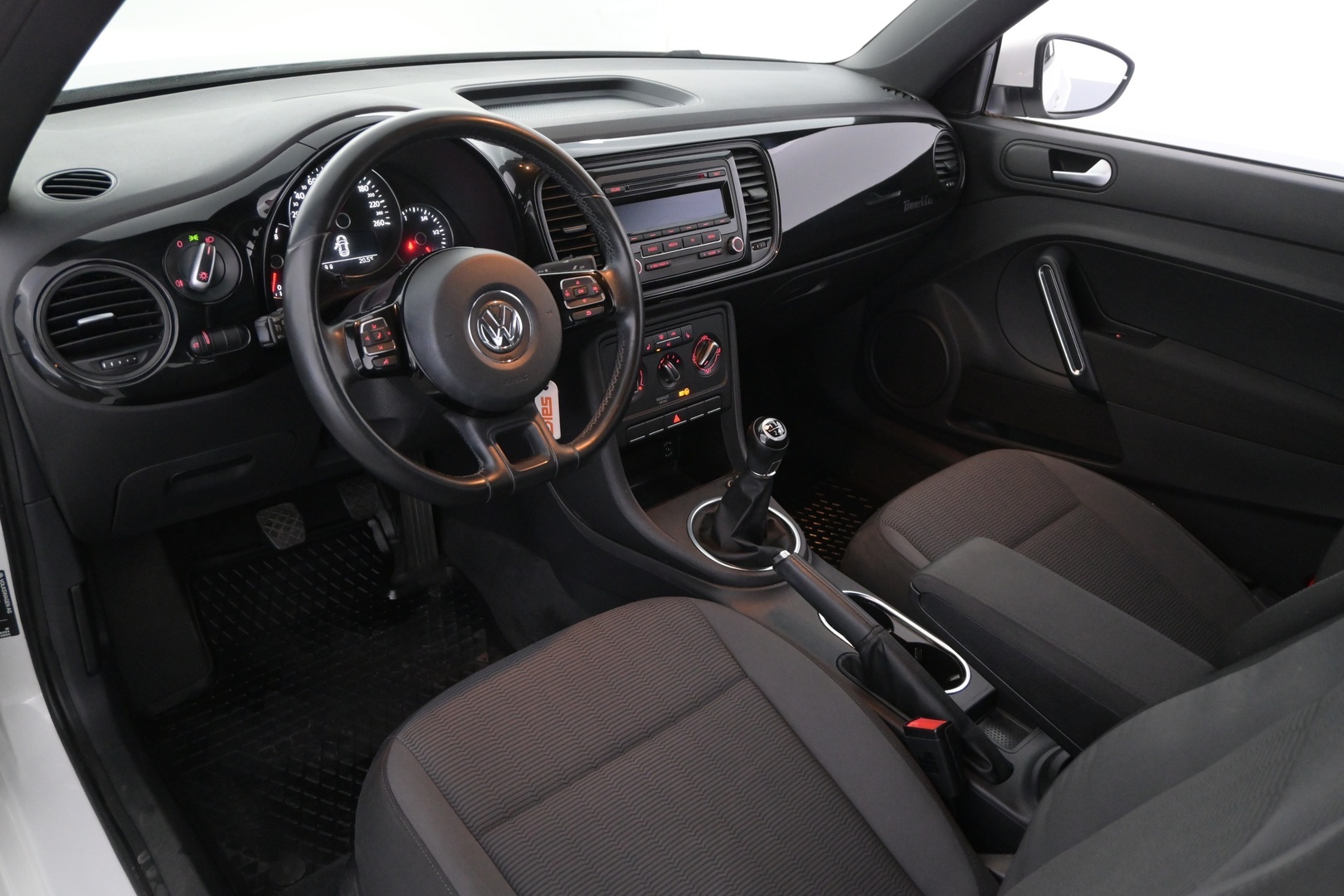 VOLKSWAGEN Beetle 2012