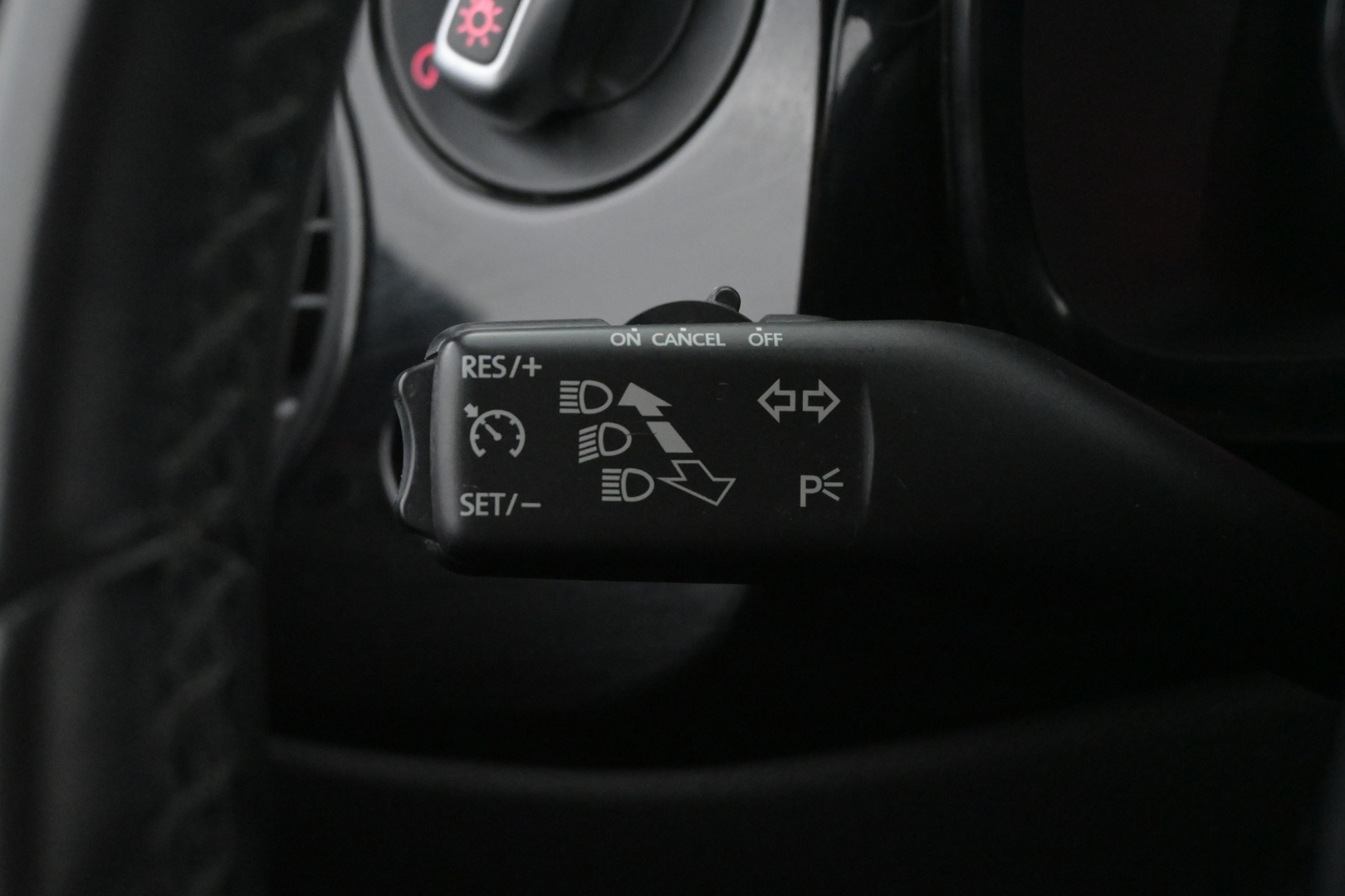 VOLKSWAGEN Beetle 2012