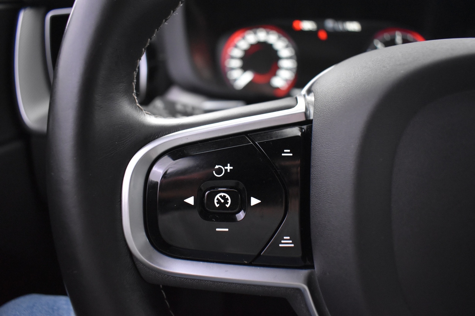VOLVO XC60 2020
