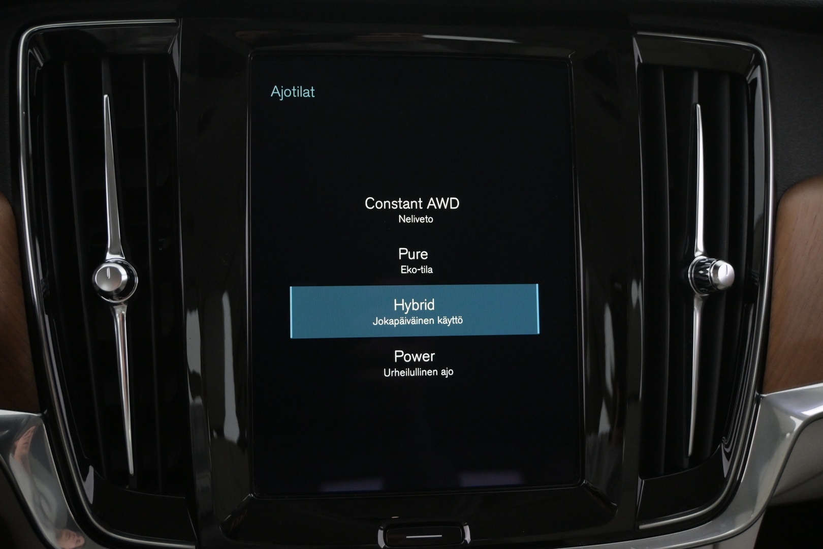 VOLVO V90 2021