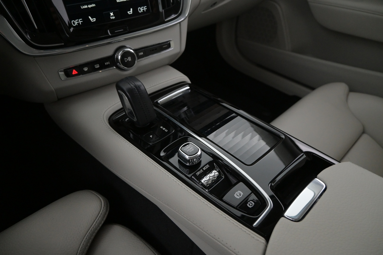 VOLVO V90 2021