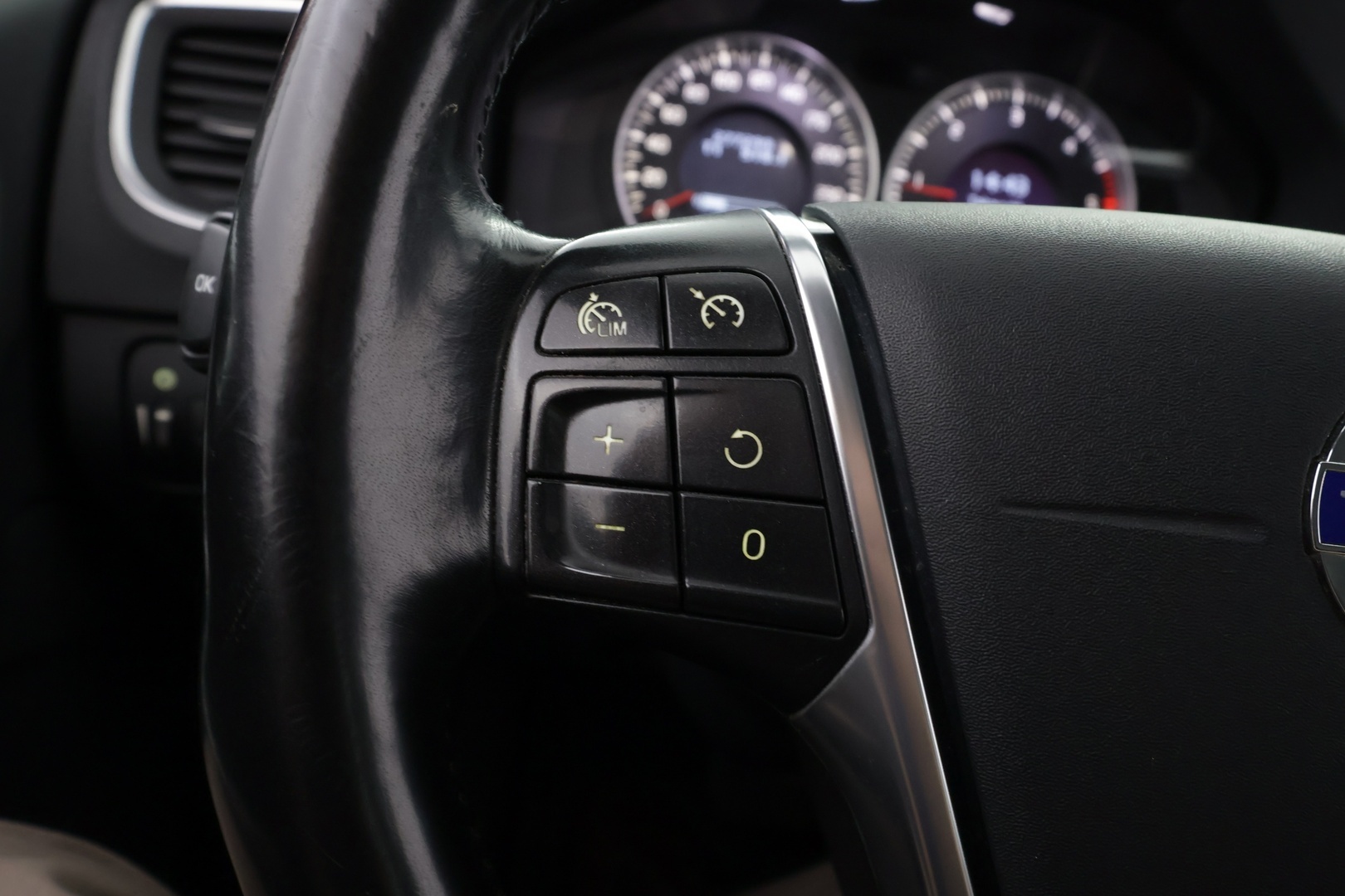 VOLVO V60 2013
