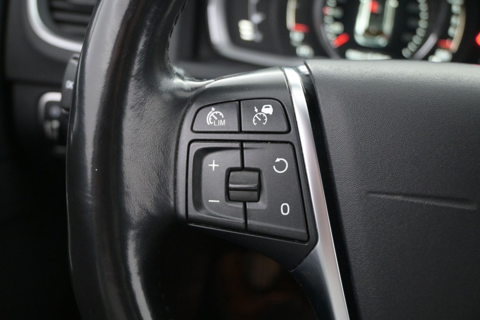 VOLVO V60 Cross Country 2017