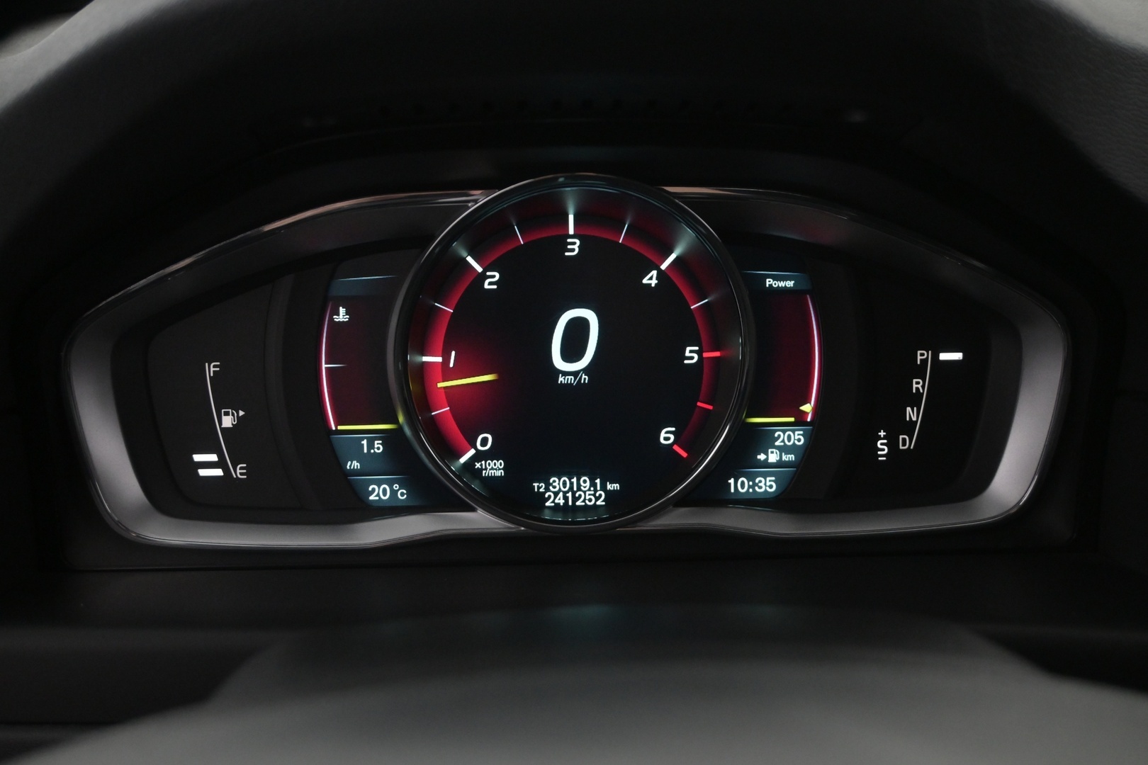 VOLVO XC70 2014