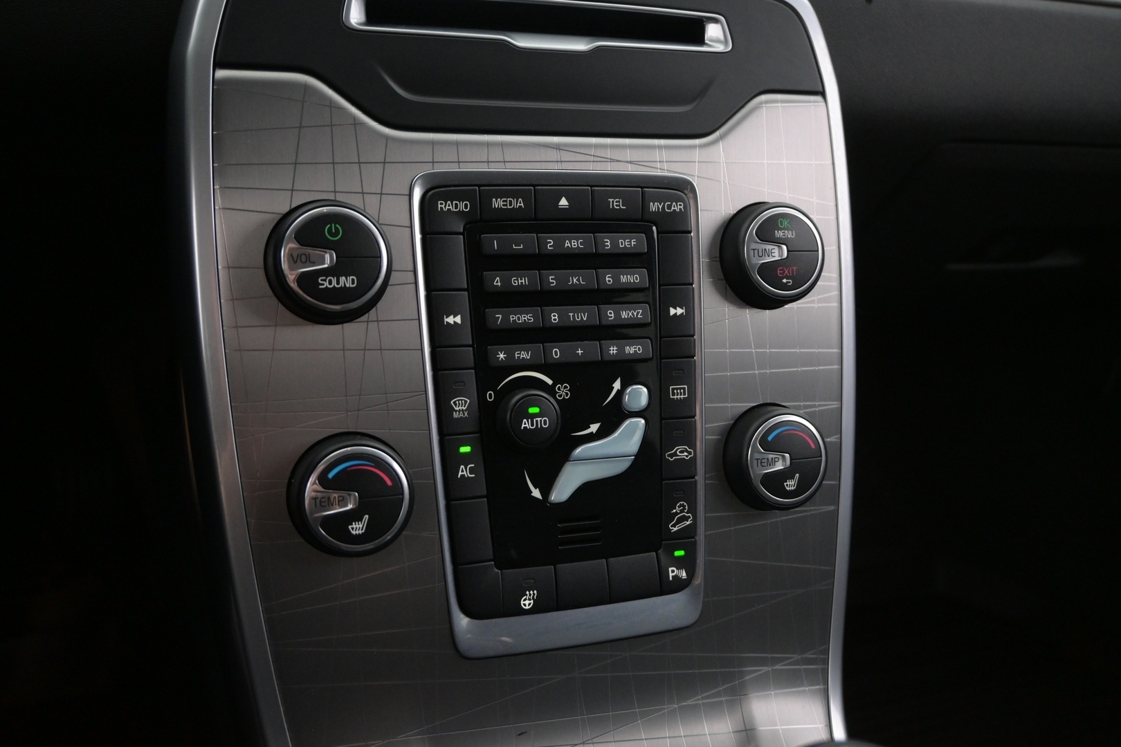 VOLVO XC70 2014