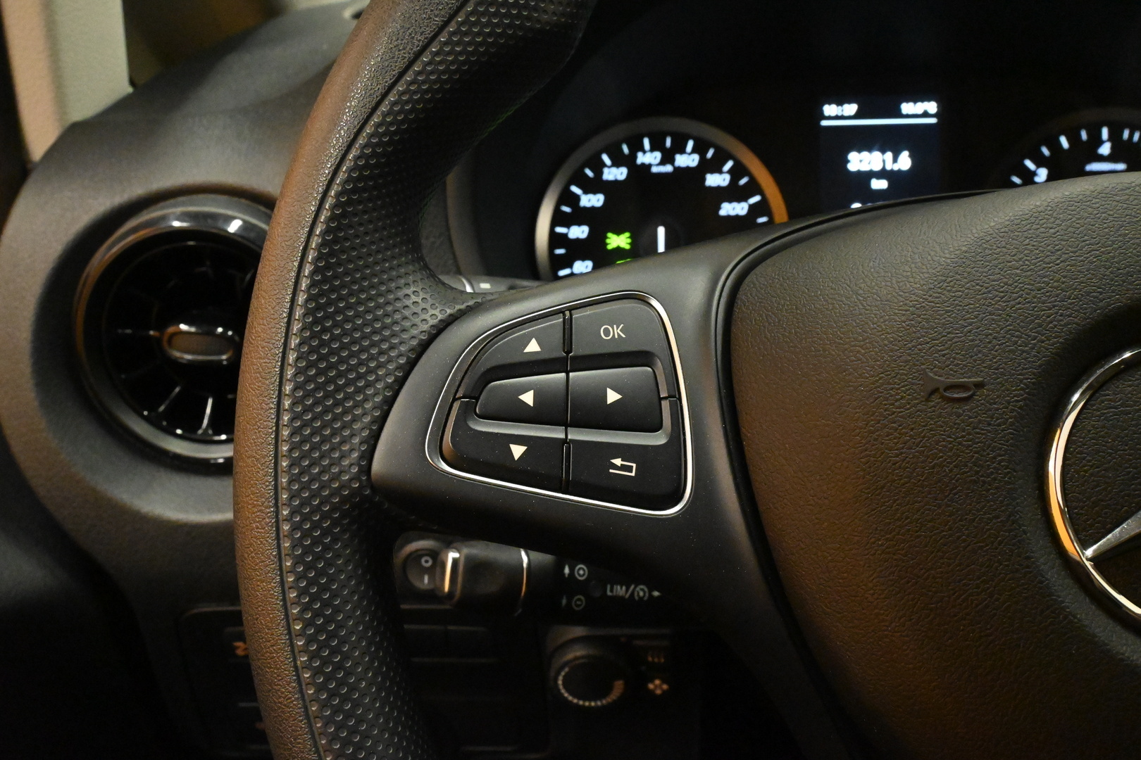 MERCEDES-BENZ Vito 2023