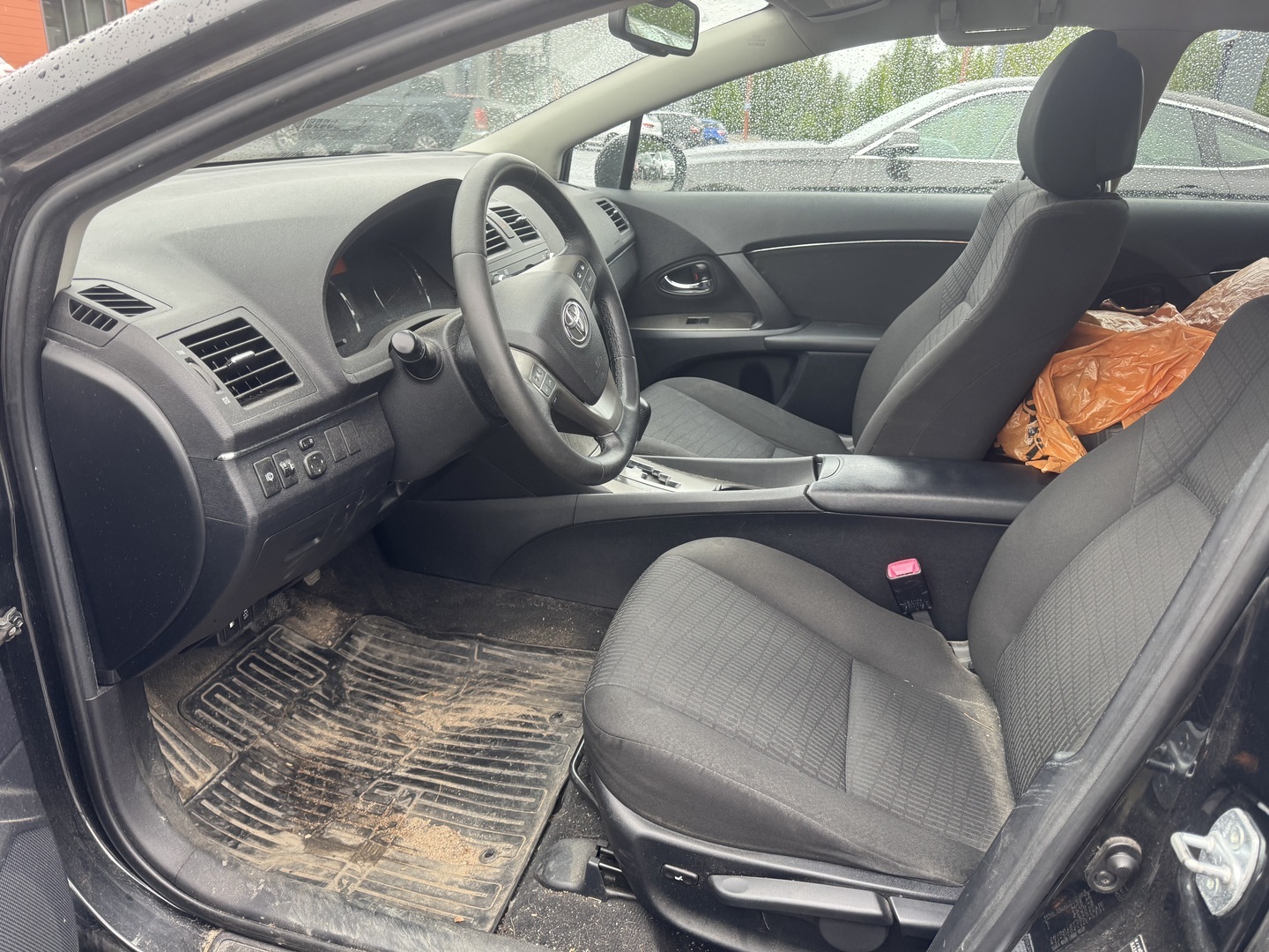 TOYOTA Avensis 2010